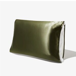 NWT Silked satin pillow case sleeve 4 standard & Queen Pillows Four Leaf Clover